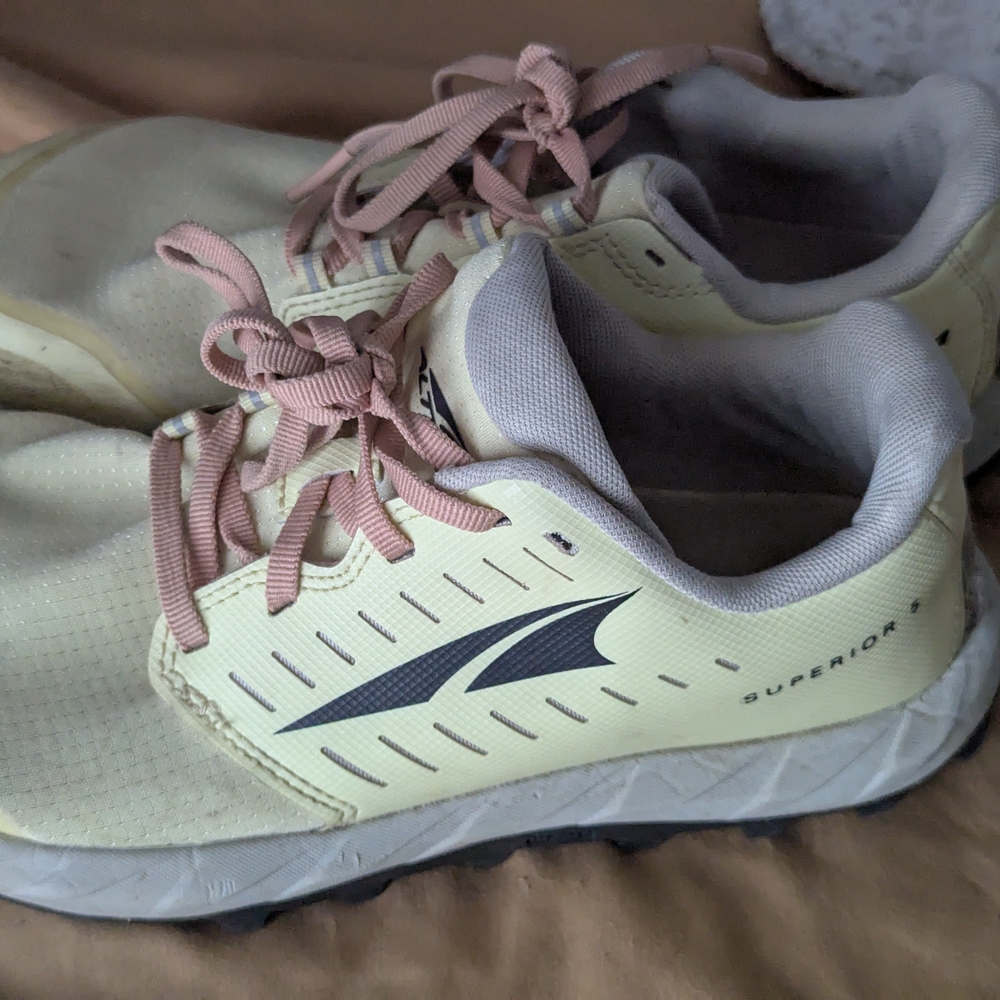 Altra Women’s Superior 5 Trail Running & Hiking Shoes – Size 7 – Like New